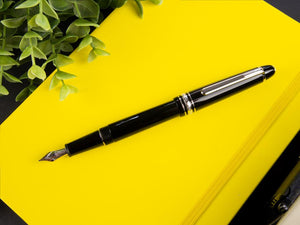 Stylo plume Montblanc Meisterstuck Classique, garniture platine, 106522