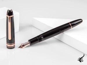 Stylo plume Montblanc Meisterstück, résine noire précieuse, or rose 14 carats