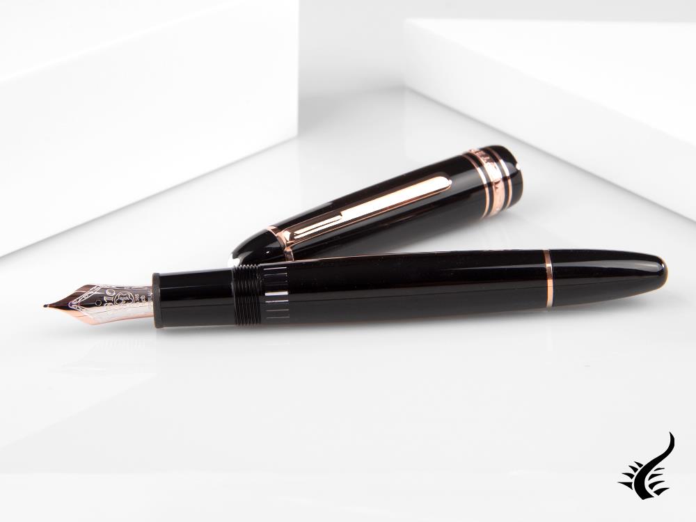 Stylo plume Montblanc Meisterstück, résine noire précieuse, or rose 14 carats