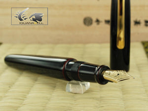 Nakaya Writer Fountain Pen, Kuro Tamenuri, Ebonite and Urushi lacquer