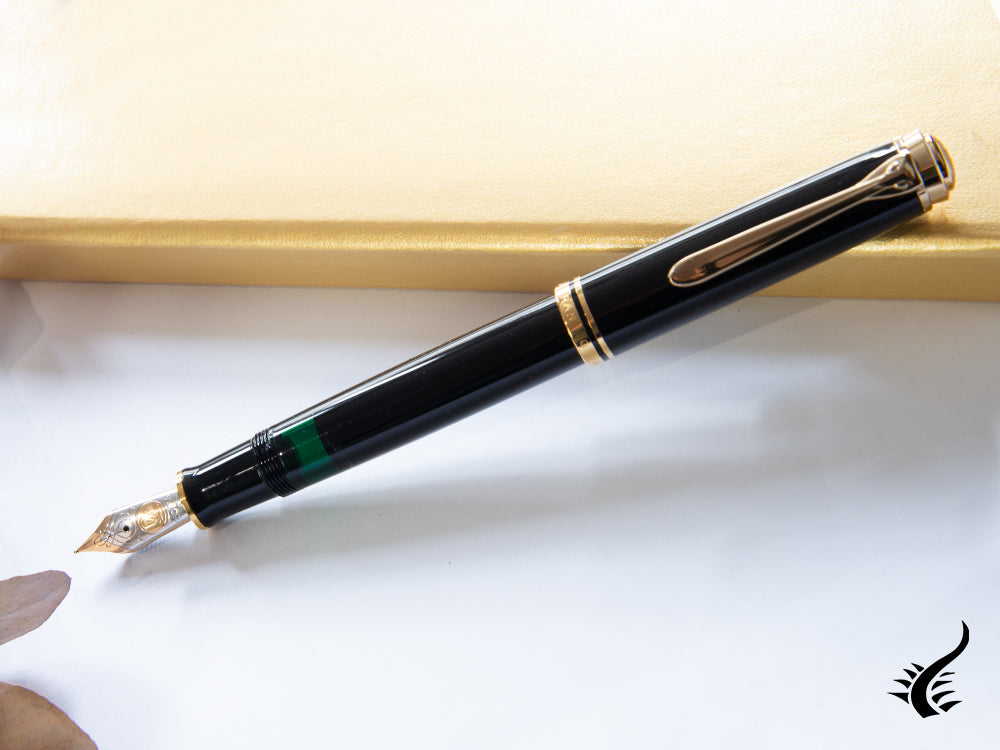 Stylo plume Pelikan M800, résine noire, garniture dorée, plume 18 carats, 995571