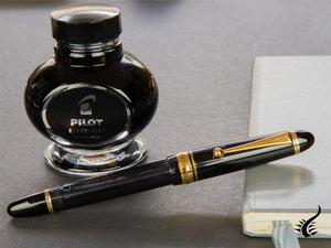 Stylo plume Pilot Custom 823, résine acrylique, attributs dorés, noir, NC823N