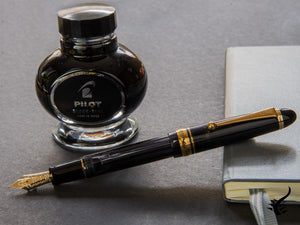 Stylo plume Pilot Custom 823, résine acrylique, attributs dorés, noir, NC823N