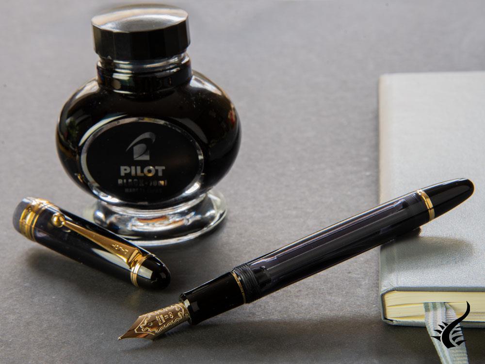 Pilot Custom 823 Fountain Pen, Acrylic Resin, Gold trim, Black, NC823N