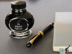 Pilot Custom 823 Fountain Pen, Acrylic Resin, Gold trim, Black, NC823N