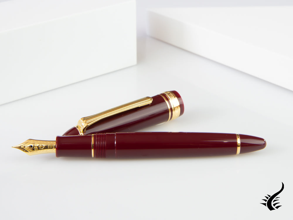 Sailor 1911 Standard Series Fountain Pen, Burgundy, Resin, Gold Trim