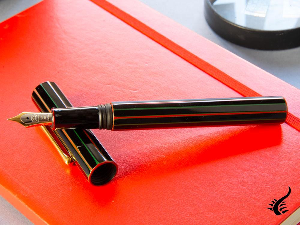 Taccia Kaku-Tate LE Kabuki Curtain Fountain Pen, Ebonite and Urushi