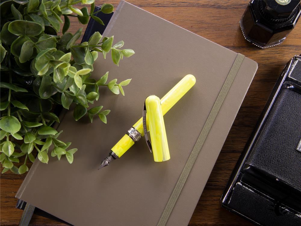 Stylo plume Visconti Breeze Lemon, résine injectée, jaune, KP08-01-FP